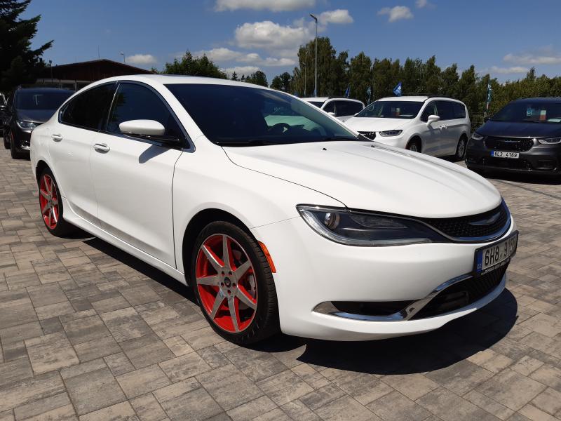 Chrysler 200