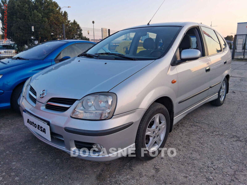Nissan Almera Tino