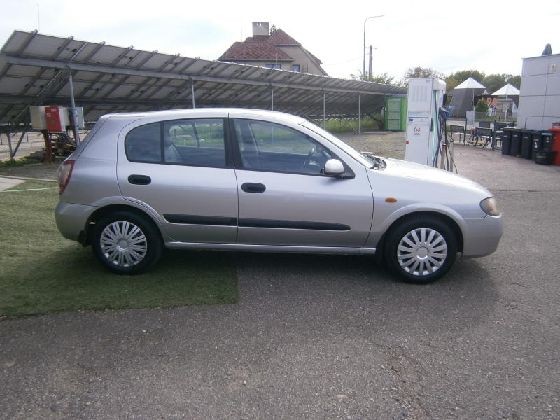 Nissan Almera