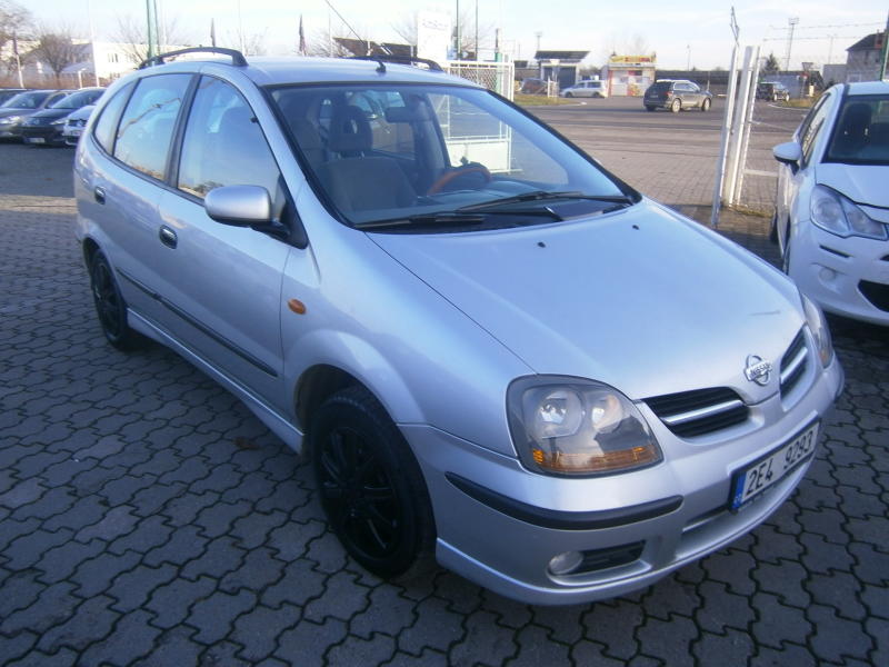 Nissan Almera Tino