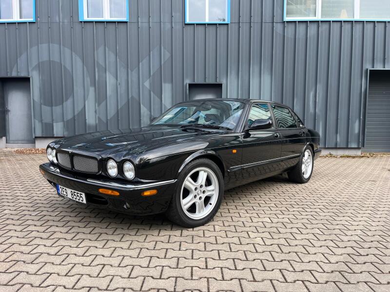 Jaguar XJR