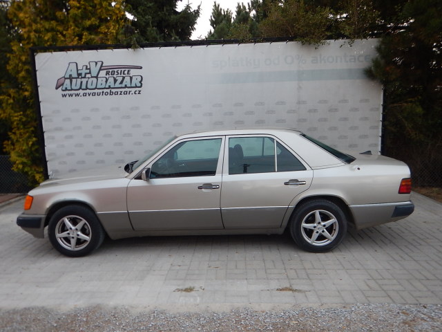 Mercedes-Benz 124