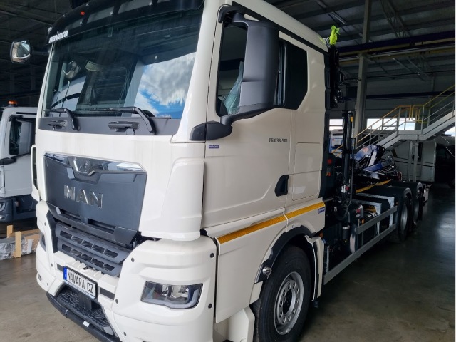 MAN TGX 33.520 KONTEJNER + RUKA