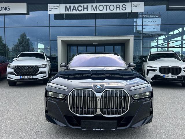 BMW i7