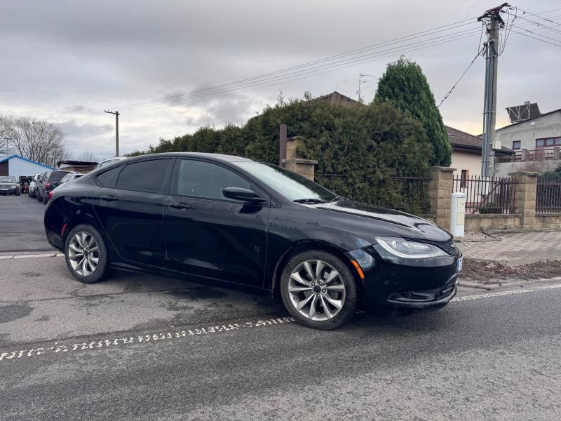 Chrysler 200