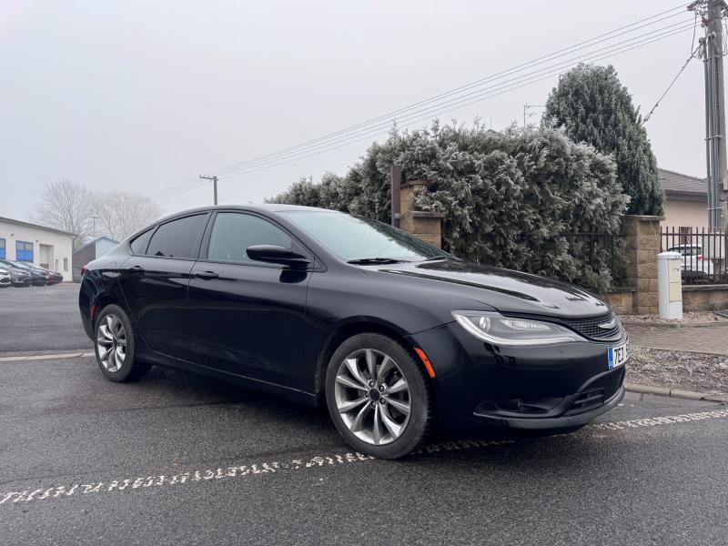 Chrysler 200