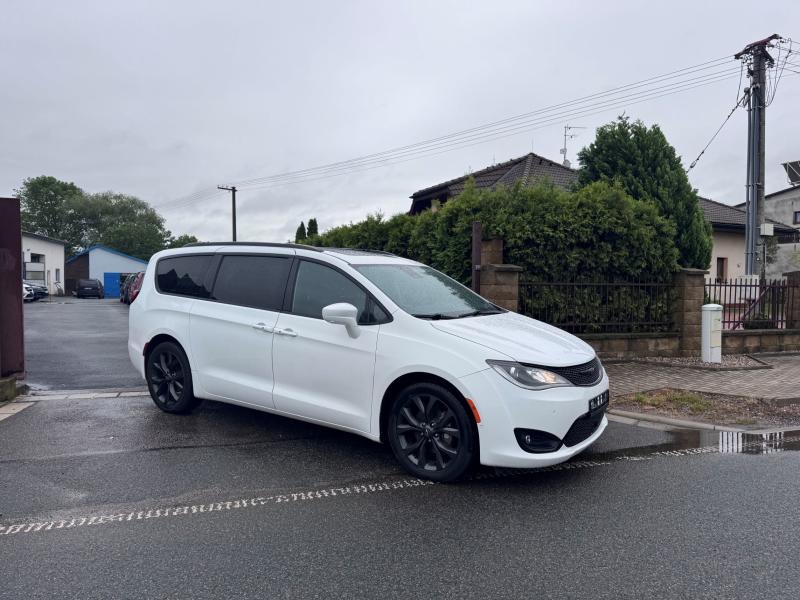 Chrysler Pacifica