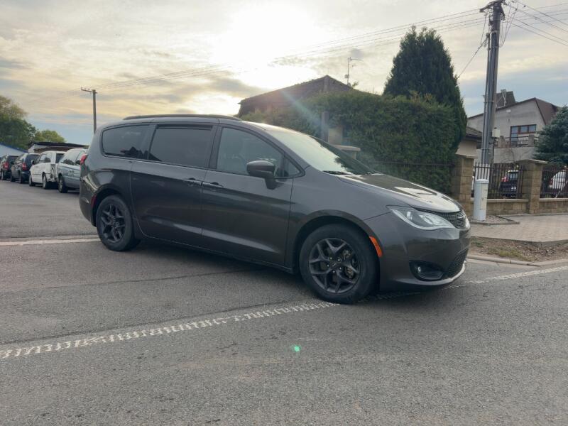 Chrysler Pacifica
