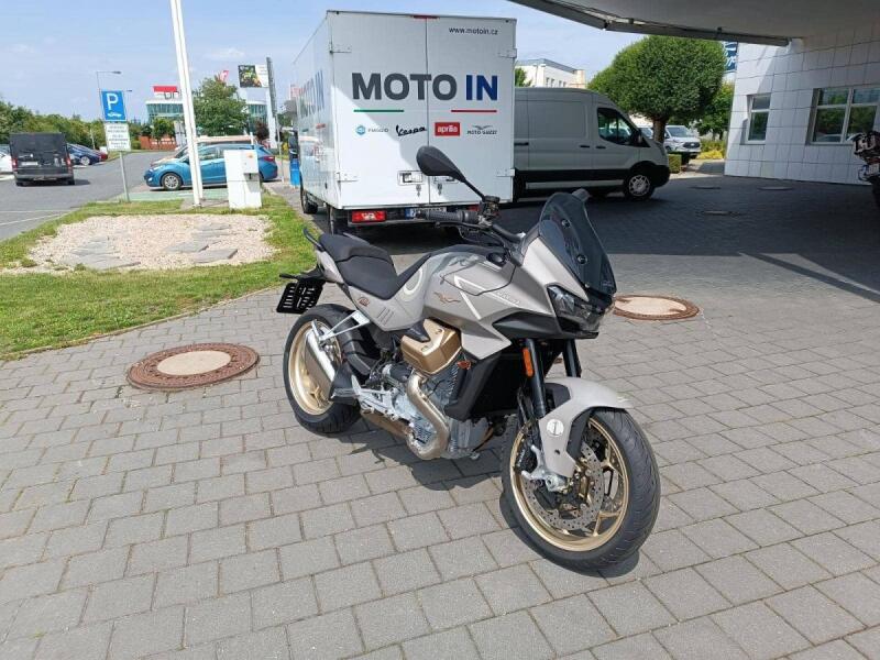 Moto Guzzi V 100 Mandello