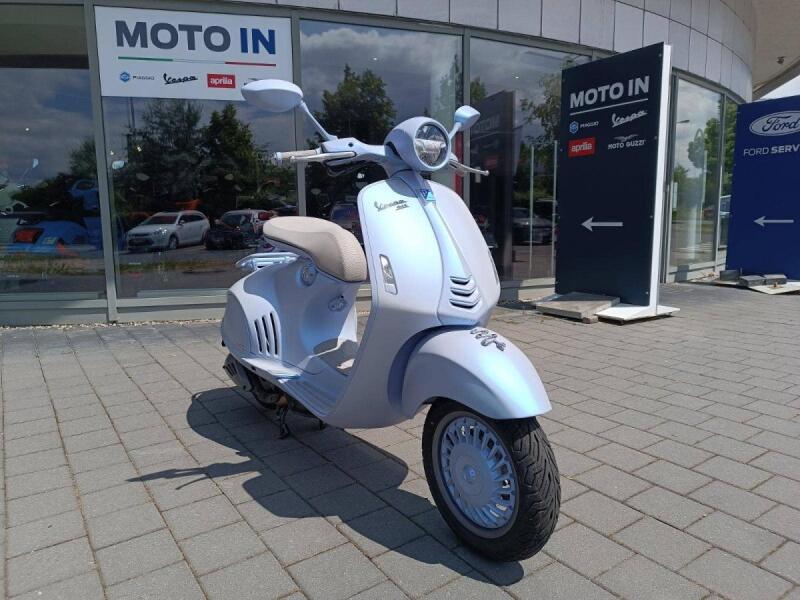 Vespa 946