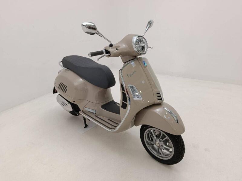 Vespa GTS 125