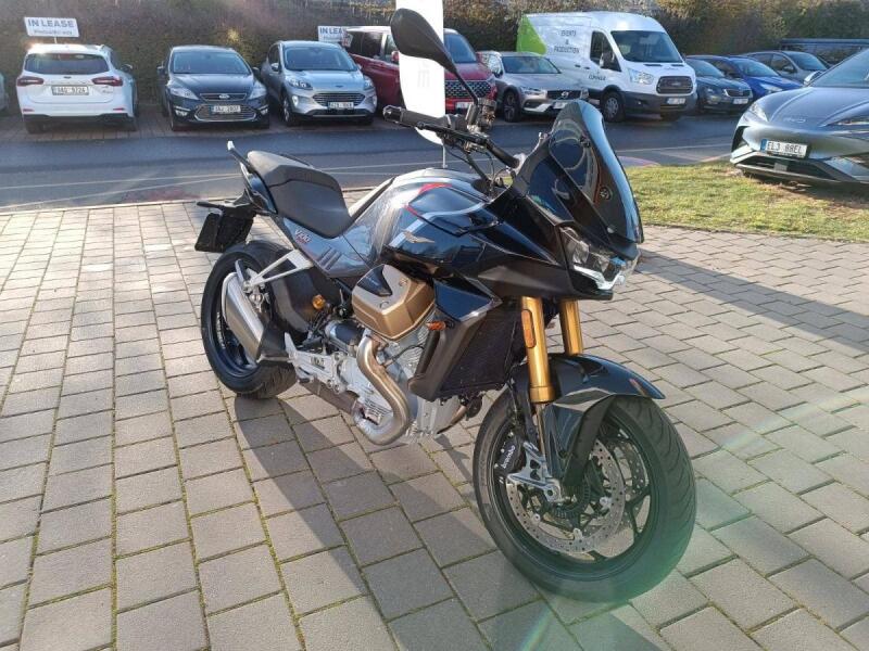 Moto Guzzi V 100 Mandello