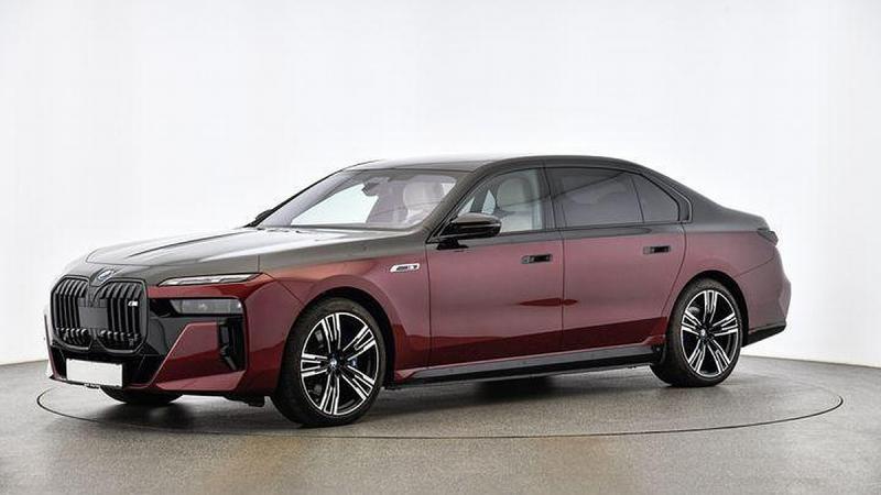 BMW i7