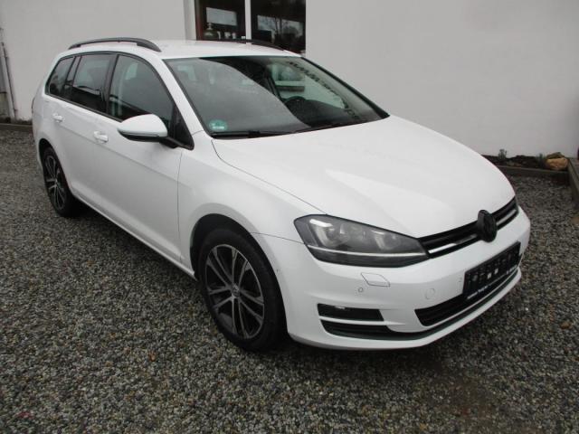 Volkswagen Golf 1.6 TDi Xenony , Navi