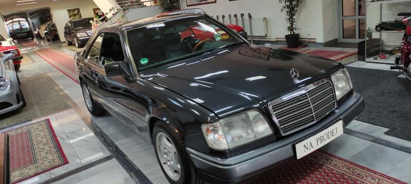 Mercedes-Benz 124