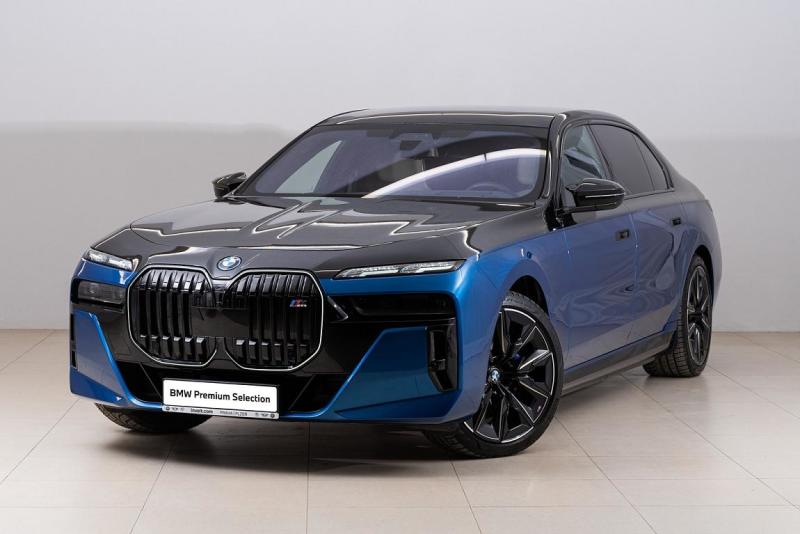 BMW i7