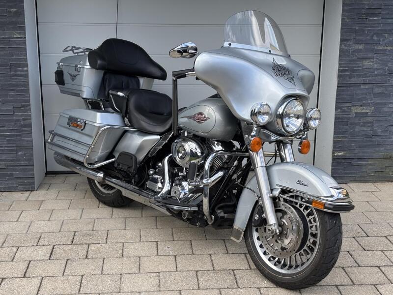 Harley-Davidson FLHTC Electra Glide Classic