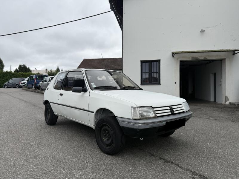 Peugeot 205