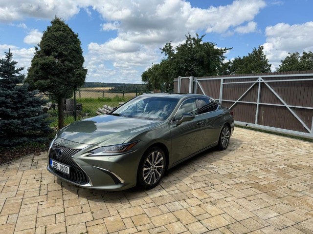 Lexus ES