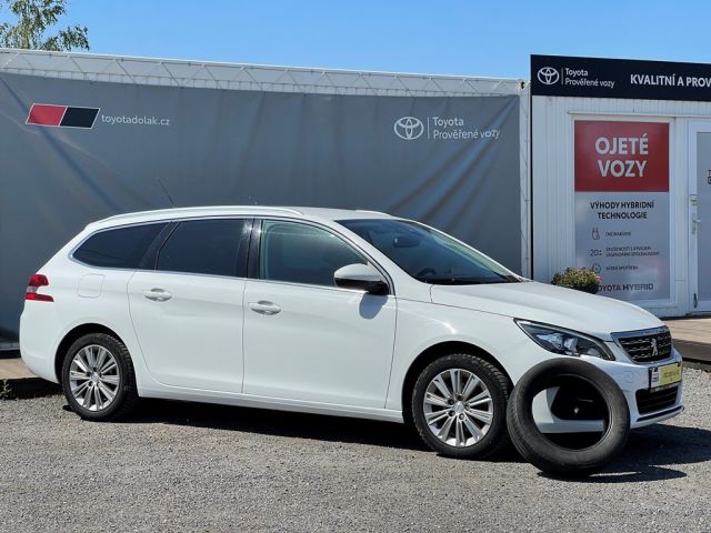 Peugeot 308 1.2iT, ČR-1, Serviska, 2xPneu