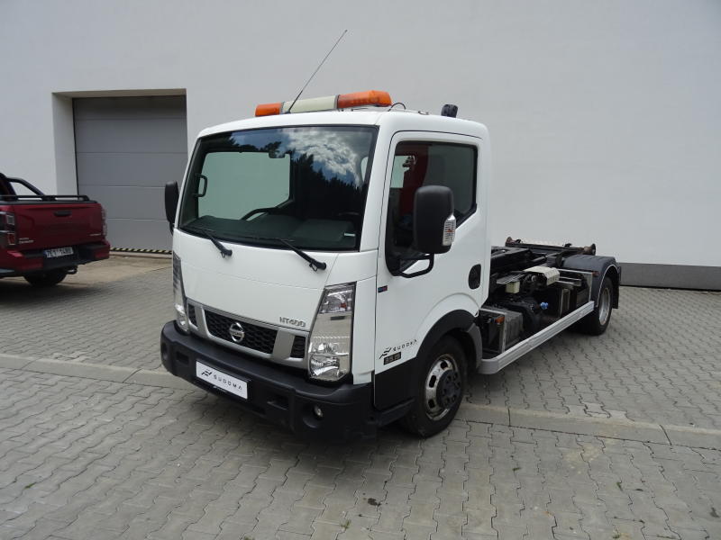 Nissan NT400