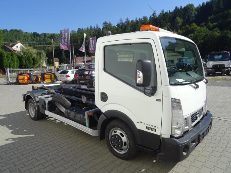 Nissan NT400