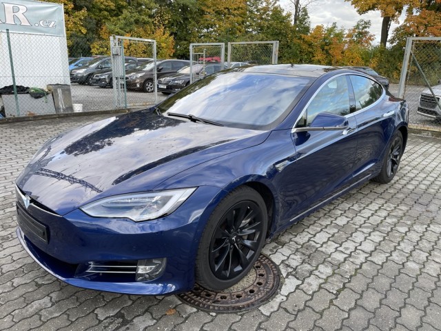 Tesla Model S 90D 74tis. km, nabíjení zdarma