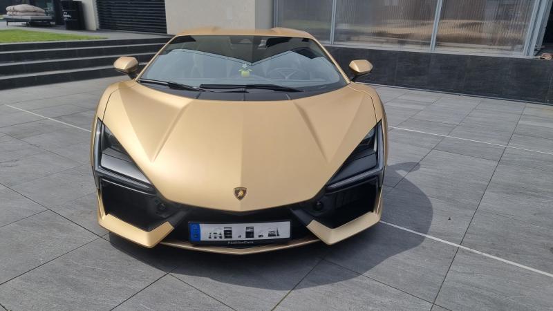 Lamborghini Revuelto