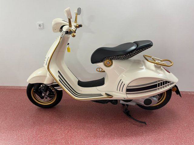 Vespa 946