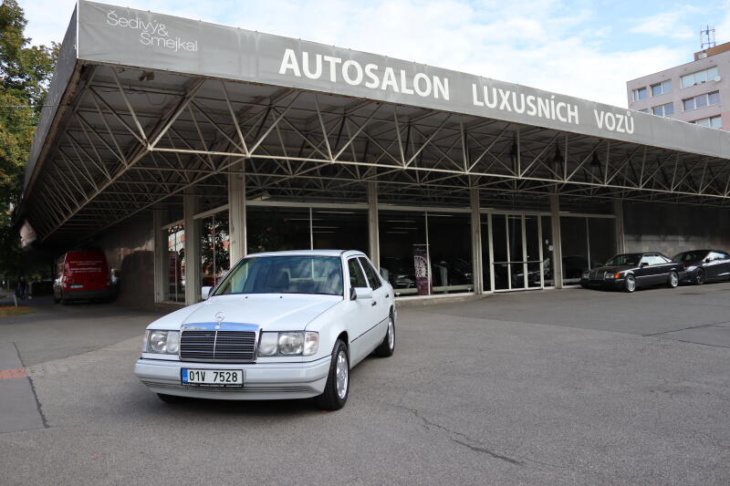 Mercedes-Benz 124