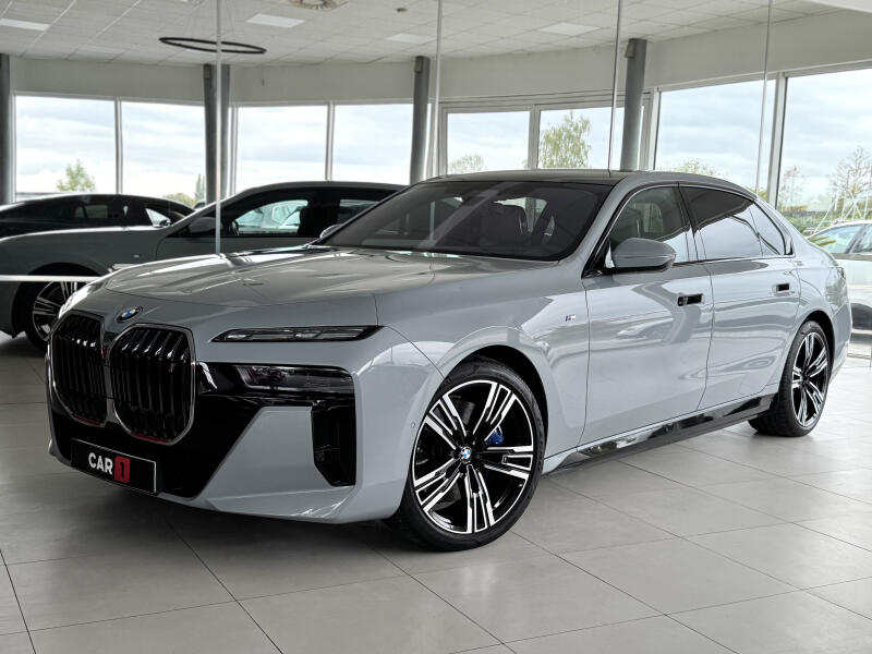 BMW i7
