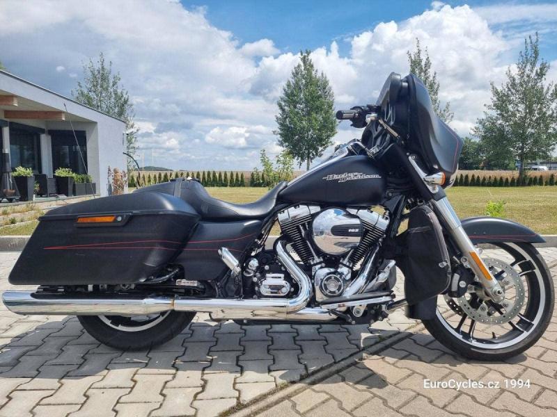 Harley-Davidson FLHXS Street Glide Special