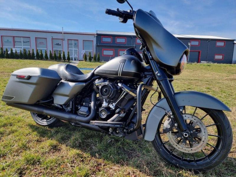 Harley-Davidson FLHXS Street Glide Special