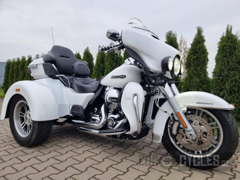Harley-Davidson FLHTCUTG Tri Glide Ultra Classic