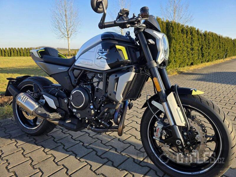 CFMOTO 700 CL-X Sport