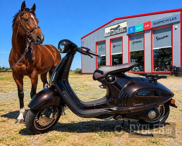Vespa 946