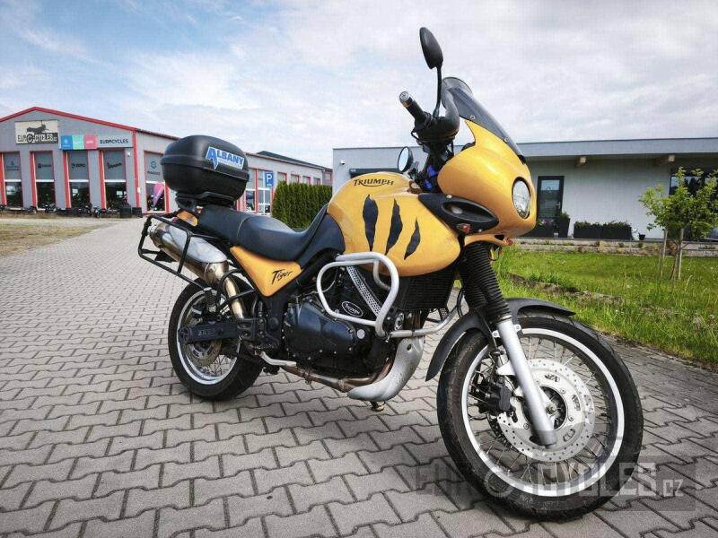 Triumph Tiger 900
