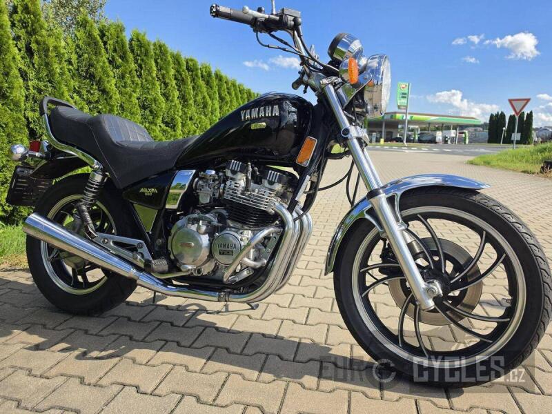 Yamaha XJ 550
