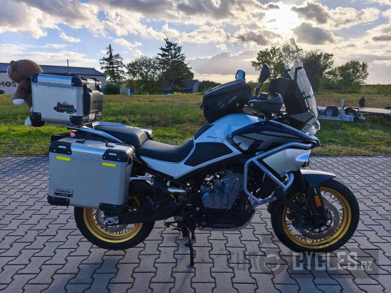 CFMOTO 800 MT