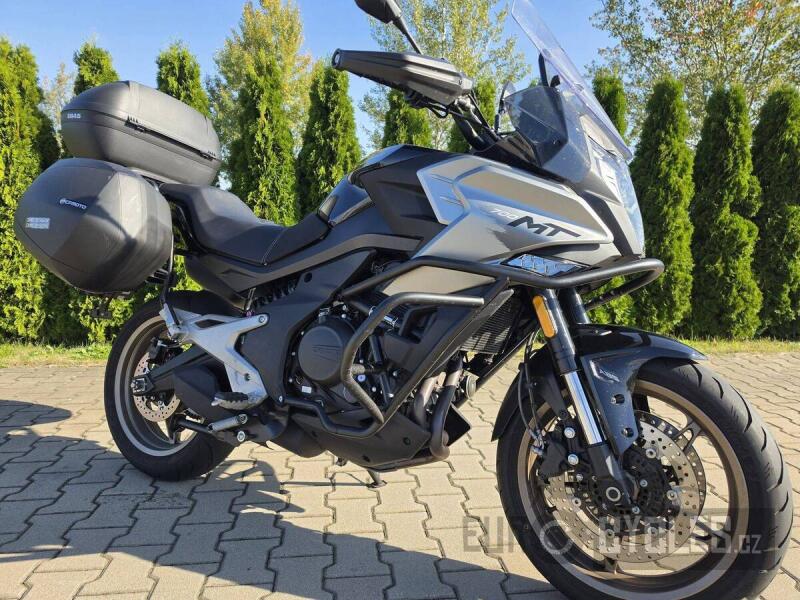 CFMOTO 700 MT Premium