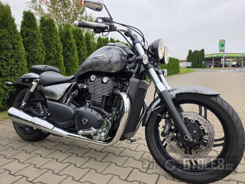Triumph Thunderbird Storm
