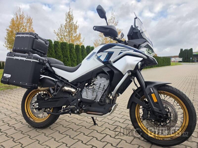 CFMOTO 800 MT