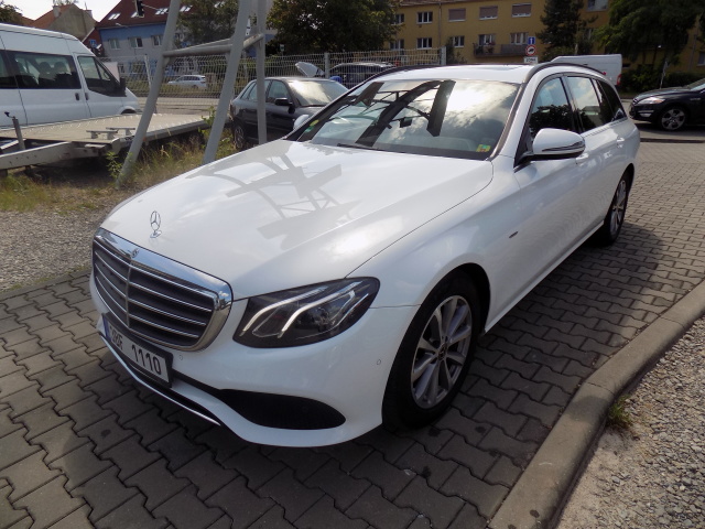 Mercedes-Benz Třídy E 220D 143 KW 4MATIC SPORT STYLE