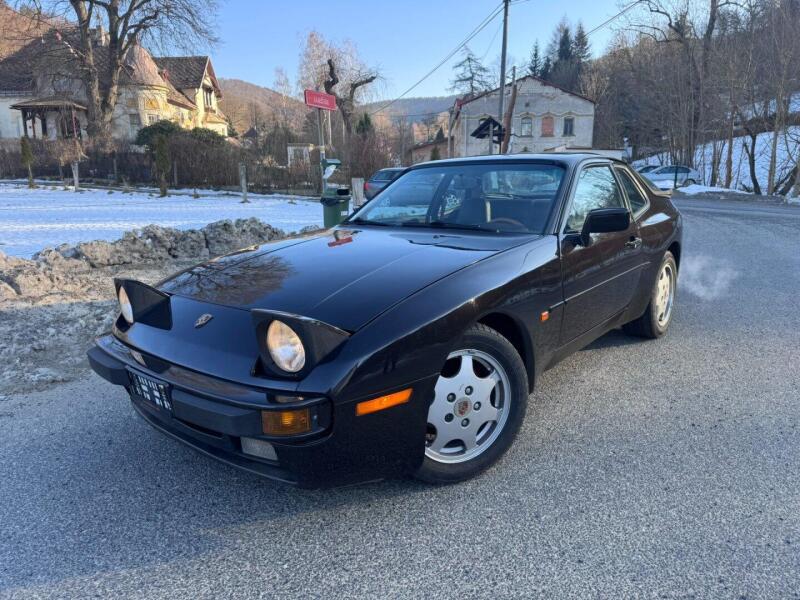 Porsche 944