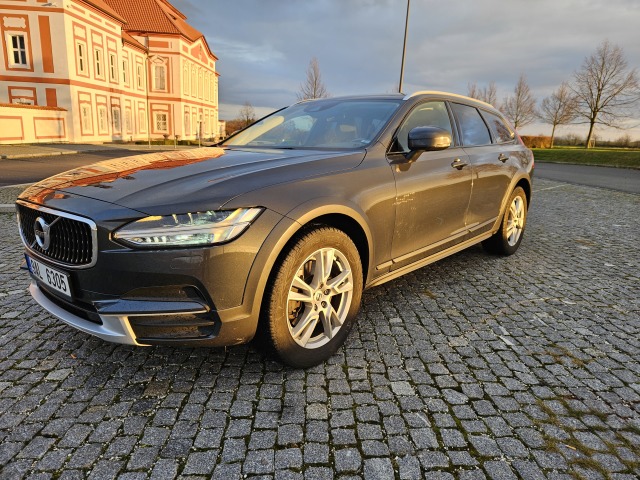 Volvo V90