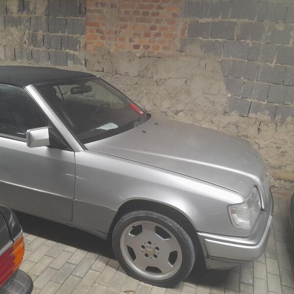 Mercedes-Benz 124