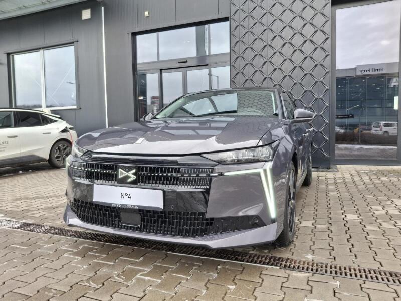 DS Automobiles DS N�4