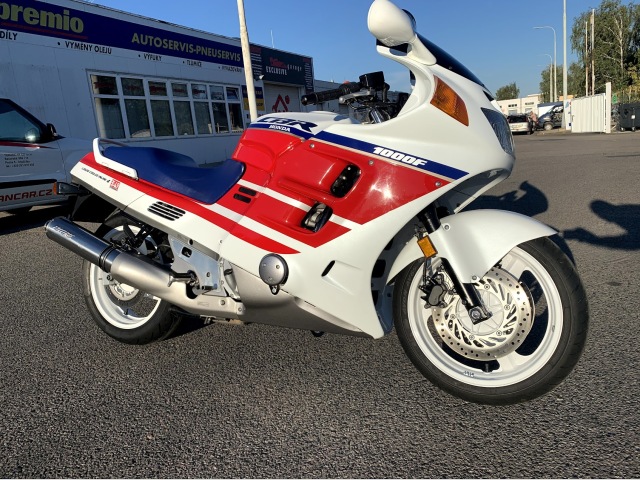 Honda CBR 1000F SC24