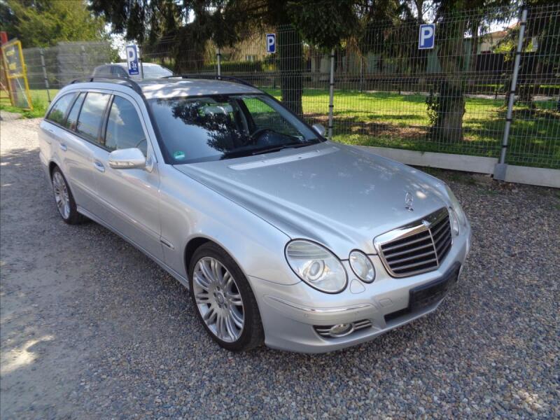 Mercedes-Benz 211