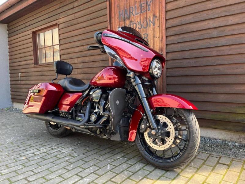Harley-Davidson FLHXS Street Glide Special